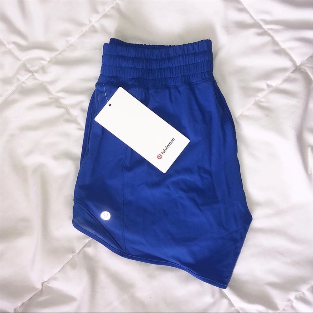 BNWT lululemon hotty hot high rise shorts 4”